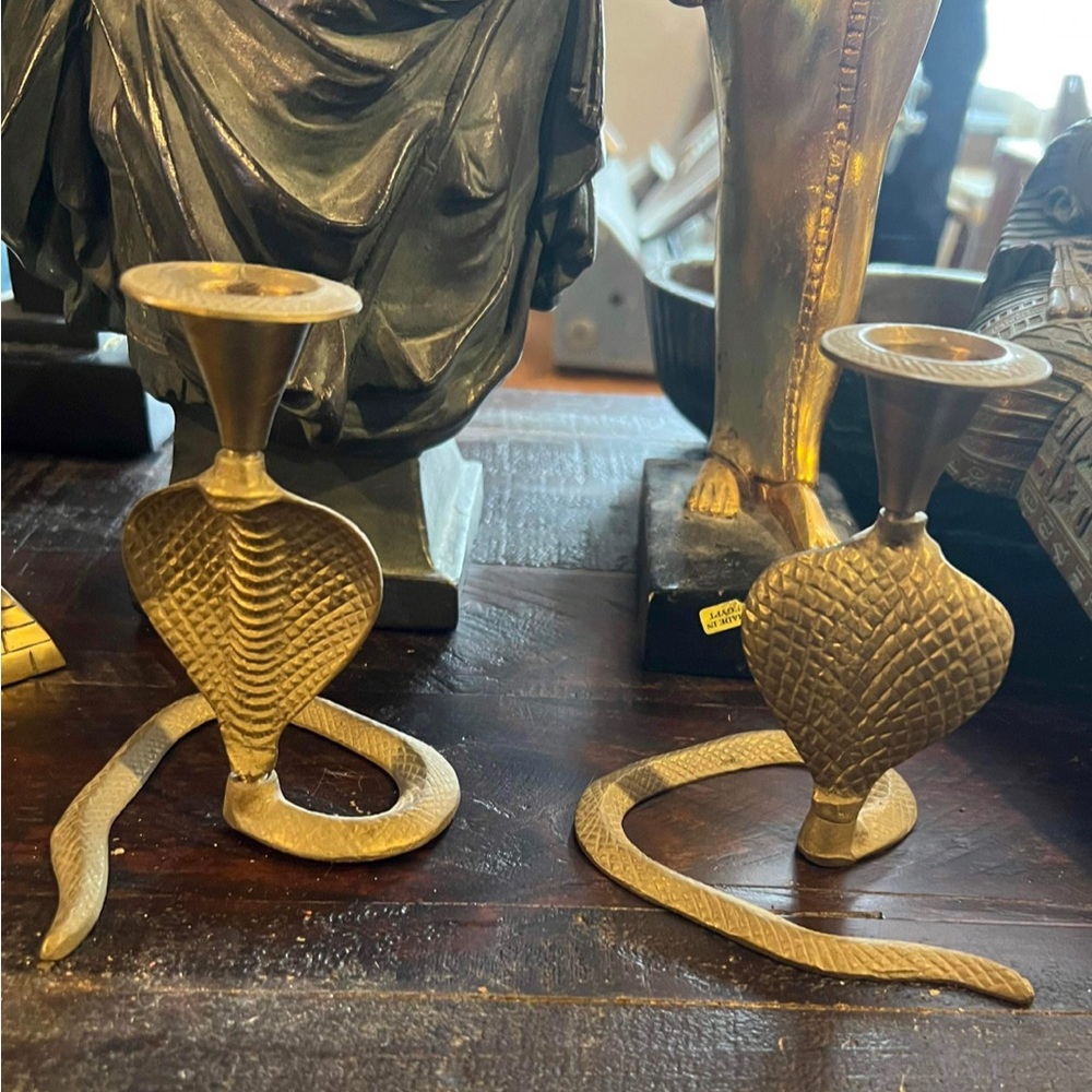 Cobra candle holders